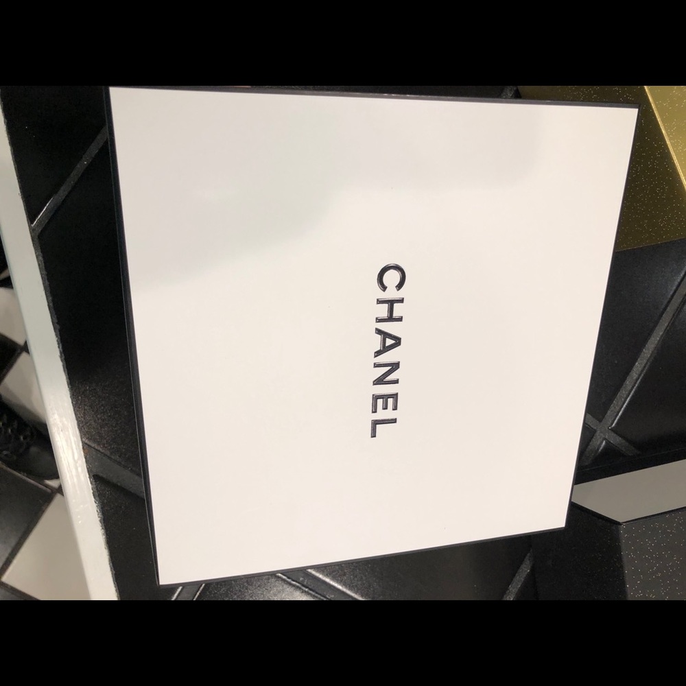 Chanel - Picture 5 of 6